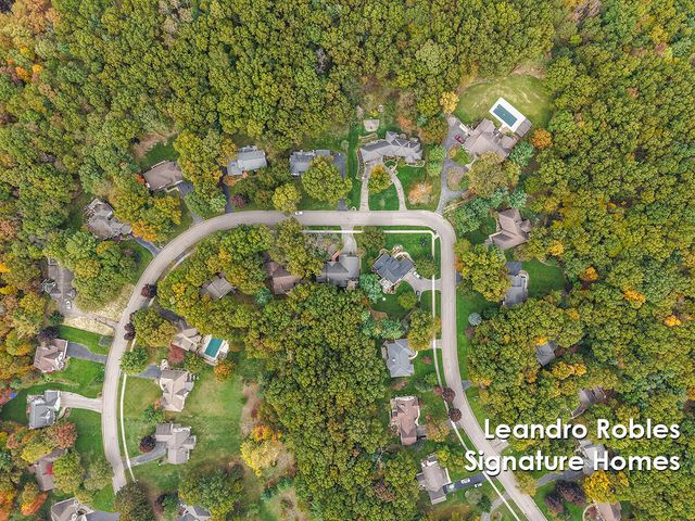 2875 Riverwoods Drive NE, Rockford, MI 49341