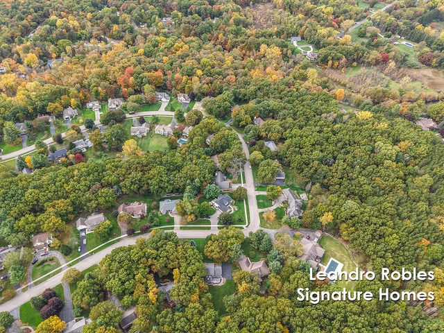 2875 Riverwoods Drive NE, Rockford, MI 49341