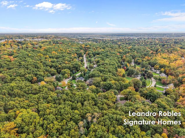 2875 Riverwoods Drive NE, Rockford, MI 49341