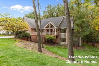 2875 Riverwoods Drive NE, Rockford, MI 49341