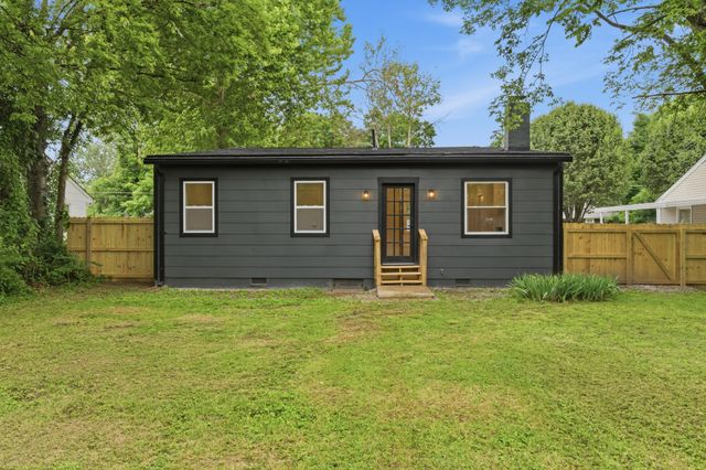 212 Nokes Dr, Hendersonville, TN 37075