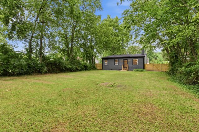 212 Nokes Dr, Hendersonville, TN 37075