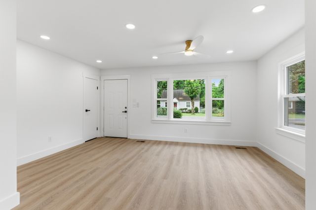 212 Nokes Dr, Hendersonville, TN 37075