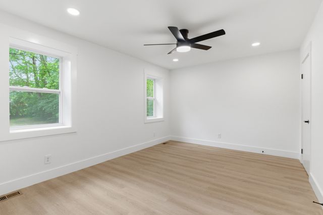 212 Nokes Dr, Hendersonville, TN 37075