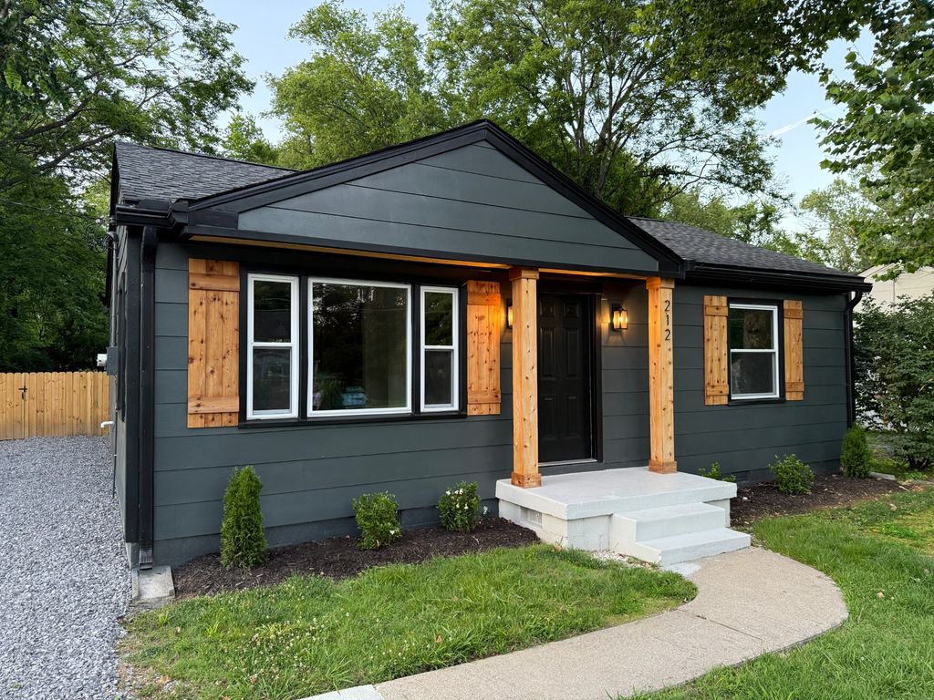 212 Nokes Dr, Hendersonville, TN 37075