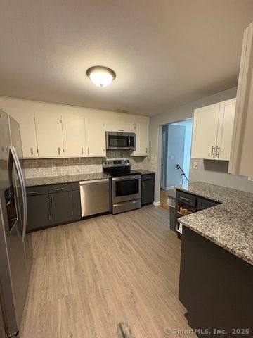 26 Lamphere Road, Waterford, CT 06385