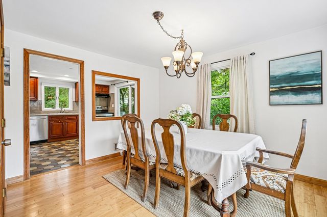 18 Eleanor Rd, Walpole, MA 02081