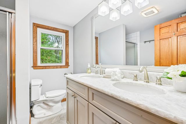 18 Eleanor Rd, Walpole, MA 02081