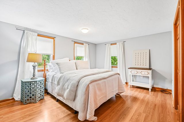 18 Eleanor Rd, Walpole, MA 02081