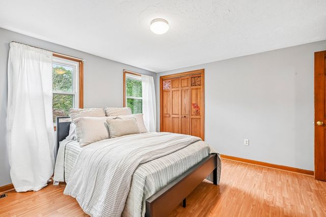 18 Eleanor Rd, Walpole, MA 02081