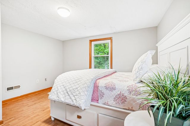 18 Eleanor Rd, Walpole, MA 02081
