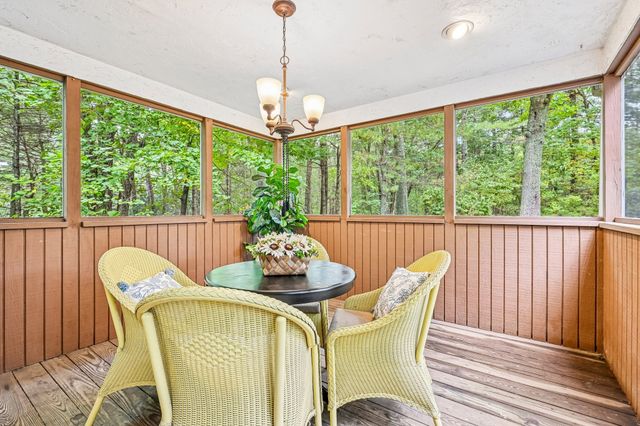 18 Eleanor Rd, Walpole, MA 02081