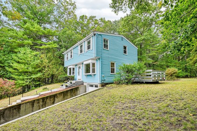 18 Eleanor Rd, Walpole, MA 02081