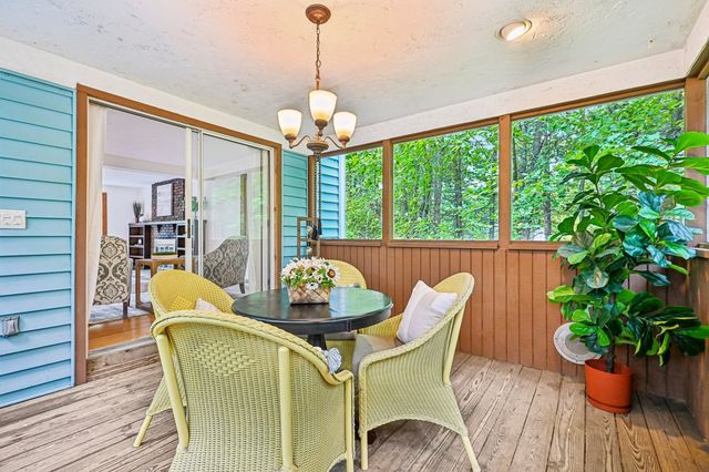 18 Eleanor Rd, Walpole, MA 02081
