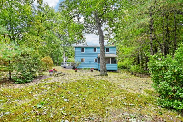 18 Eleanor Rd, Walpole, MA 02081