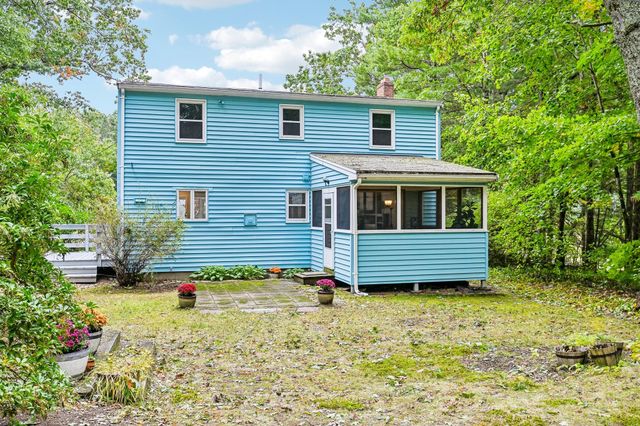 18 Eleanor Rd, Walpole, MA 02081