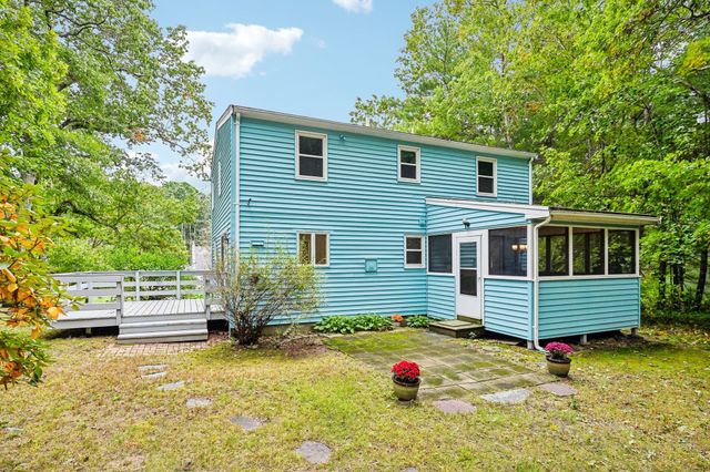 18 Eleanor Rd, Walpole, MA 02081