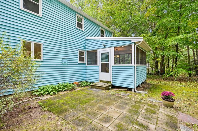 18 Eleanor Rd, Walpole, MA 02081