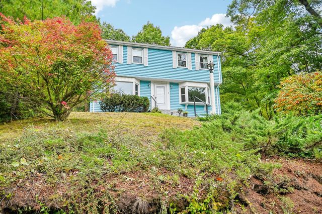 18 Eleanor Rd, Walpole, MA 02081
