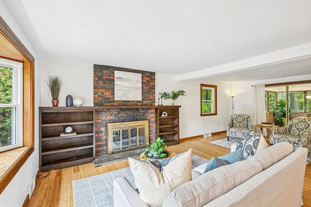 18 Eleanor Rd, Walpole, MA 02081