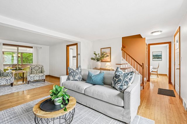 18 Eleanor Rd, Walpole, MA 02081
