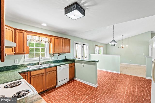 18084 HARDING DR, Bowling Green, VA 22427
