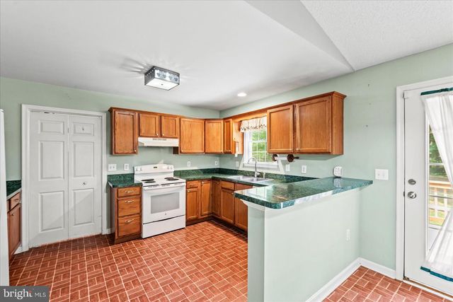 18084 HARDING DR, Bowling Green, VA 22427