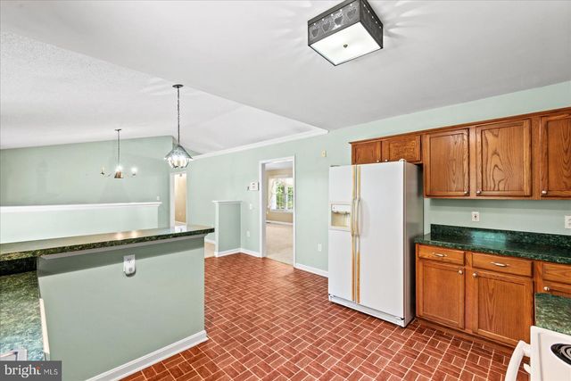 18084 HARDING DR, Bowling Green, VA 22427