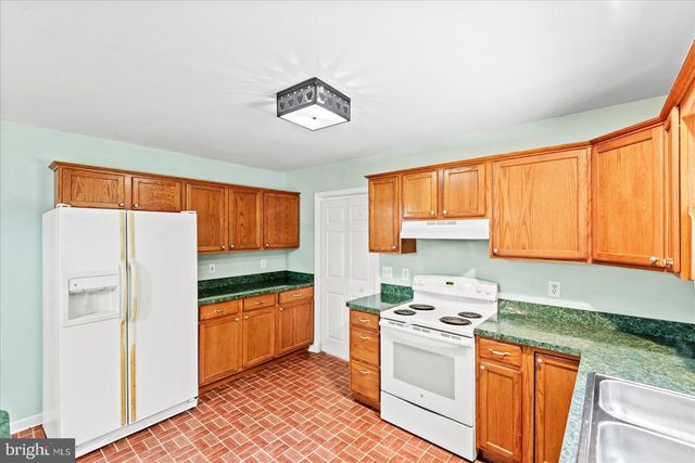 18084 HARDING DR, Bowling Green, VA 22427