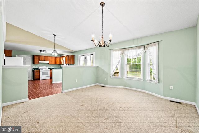 18084 HARDING DR, Bowling Green, VA 22427