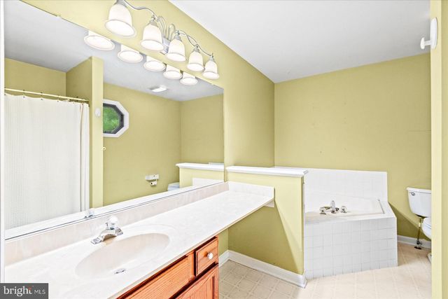 18084 HARDING DR, Bowling Green, VA 22427