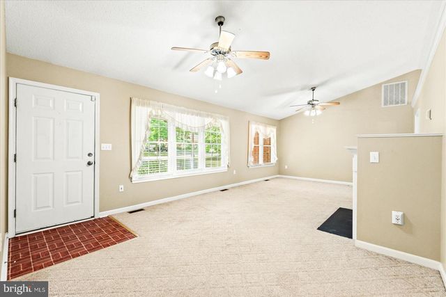 18084 HARDING DR, Bowling Green, VA 22427