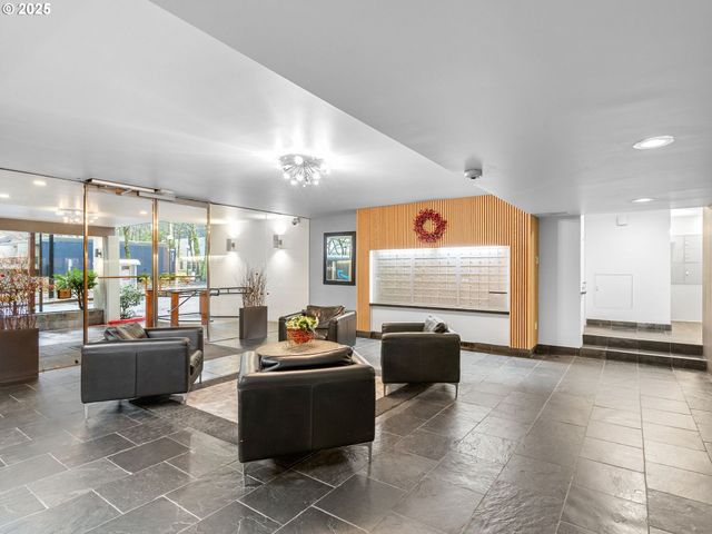 255 Sw HARRISON St 3C, Portland, OR 97201