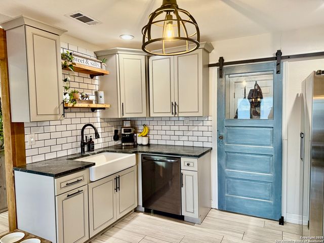 5 Brieley, San Antonio, TX 78250