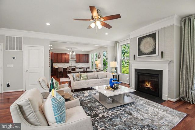 24794 SOMERBY DR, Chantilly, VA 20152