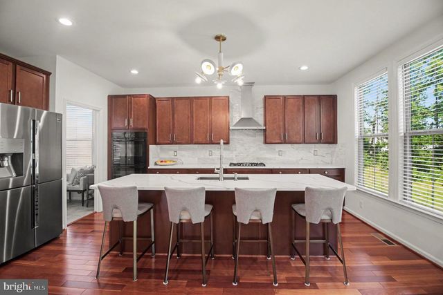 24794 SOMERBY DR, Chantilly, VA 20152