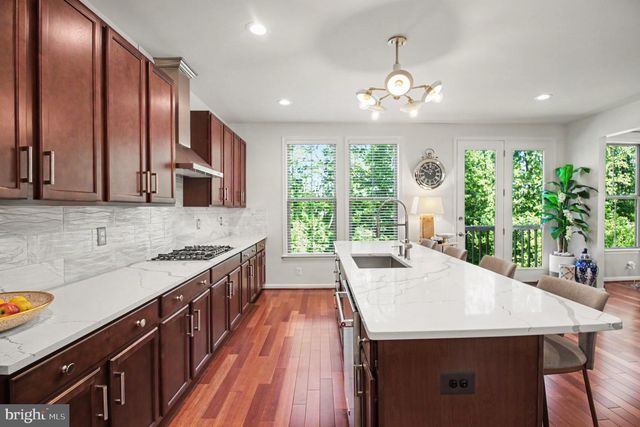 24794 SOMERBY DR, Chantilly, VA 20152