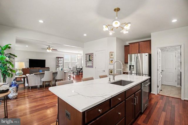 24794 SOMERBY DR, Chantilly, VA 20152