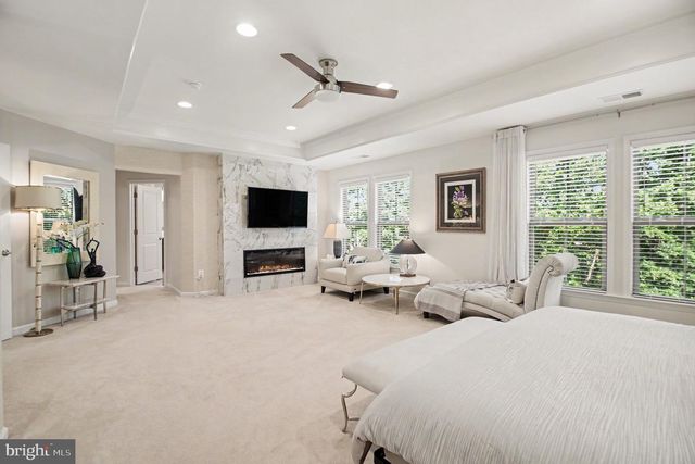 24794 SOMERBY DR, Chantilly, VA 20152