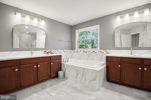 24794 SOMERBY DR, Chantilly, VA 20152
