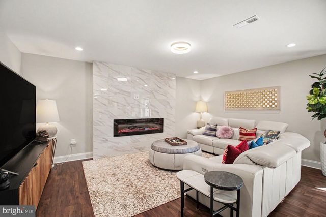 24794 SOMERBY DR, Chantilly, VA 20152