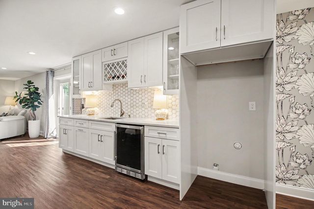 24794 SOMERBY DR, Chantilly, VA 20152