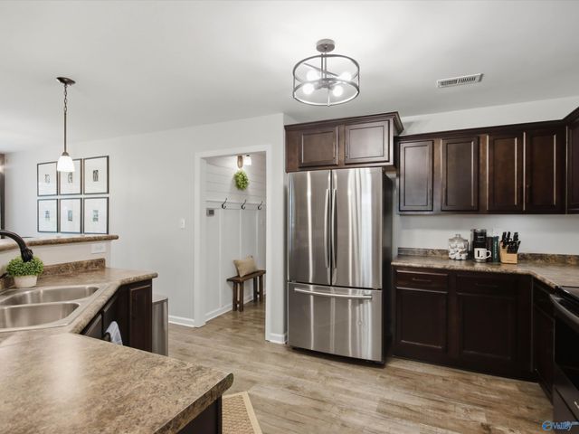 136 Chestnut Cove, Owens Cross Roads, AL 35763