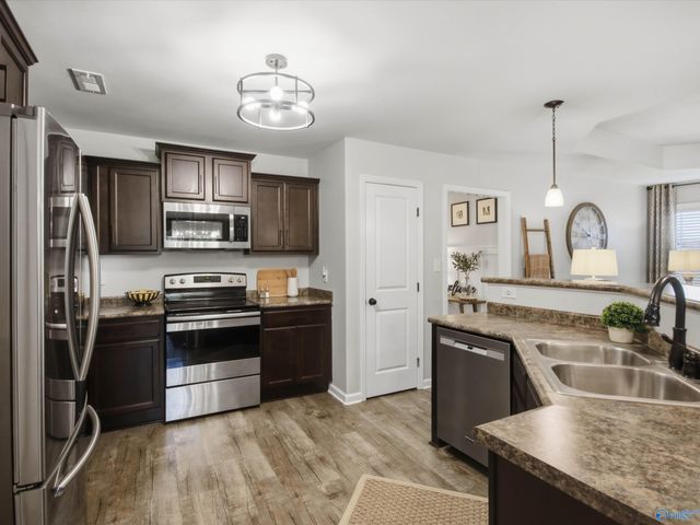 136 Chestnut Cove, Owens Cross Roads, AL 35763