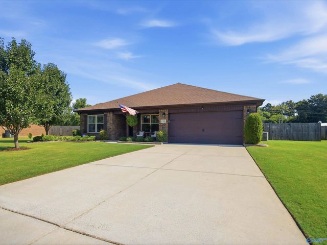 136 Chestnut Cove, Owens Cross Roads, AL 35763