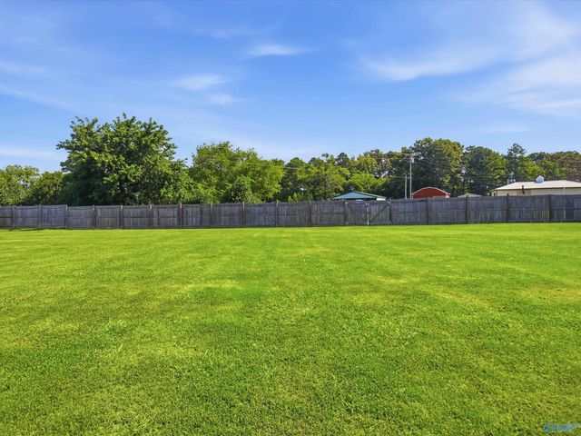 136 Chestnut Cove, Owens Cross Roads, AL 35763