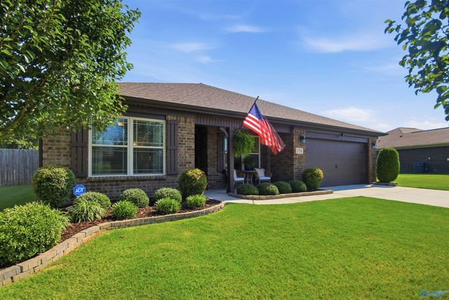 136 Chestnut Cove, Owens Cross Roads, AL 35763