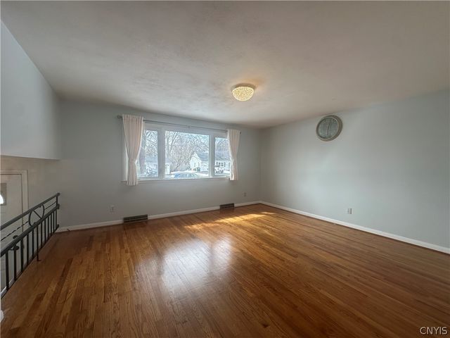 412 Sunflower Drive, Salina, NY 13088