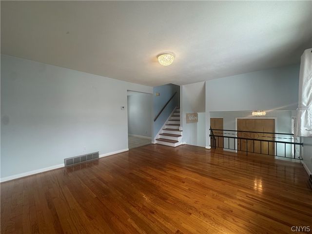 412 Sunflower Drive, Salina, NY 13088