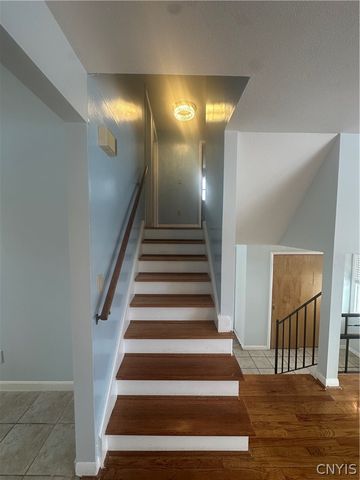 412 Sunflower Drive, Salina, NY 13088